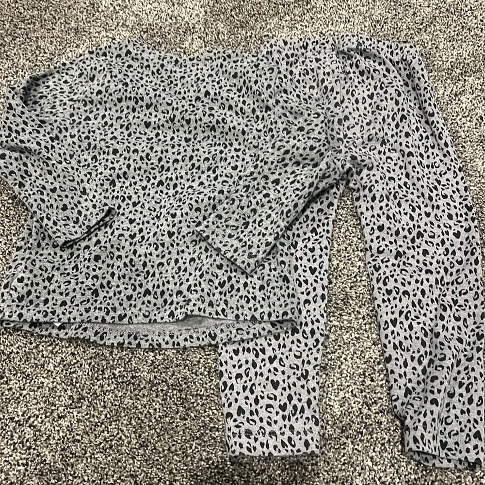 Cheetah print with hidden hearts set